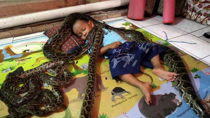 19 Kelakuan Orang Indonesia yang Pasti Bikin Dunia Geleng-geleng