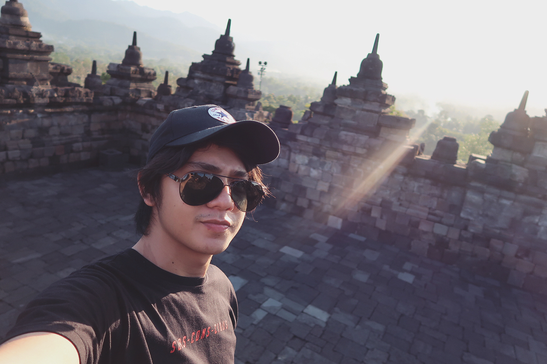 9 Potret Seru Selebriti di Candi Borobudur, Via Vallen & Agnez Mo!