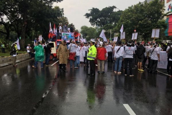 Tolak Kuota Sim Card, Ribuan Massa KNCI Geruduk Istana Negara