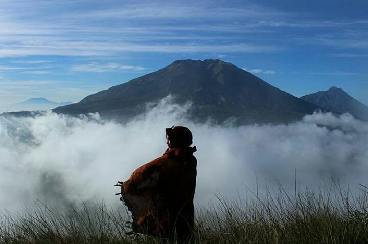 15 Foto Terindah Dari Atas Gunung Indonesia Serasa Di Atas