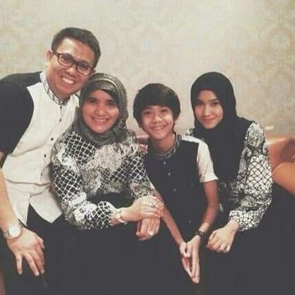 Foto Orang Tua Iqbaal Ramadhan - Ramadhan Day