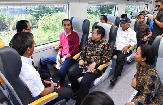 Banyak Aksi dan Kekinian Ini 12 Foto Jokowi yang Menjadi 