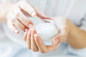 Memang Whitening Lotion Sungguh Memutihkan Kulitmu? Eiits, Tunggu Dulu