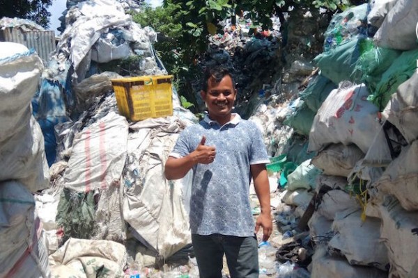 Kisah Samad, Pemulung yang Mampu Mengangkat Harkat Teman Senasib
