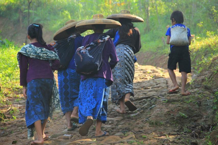 5 Suku di Indonesia Ini Masih Bertahan dengan Tradisi Mereka Lho