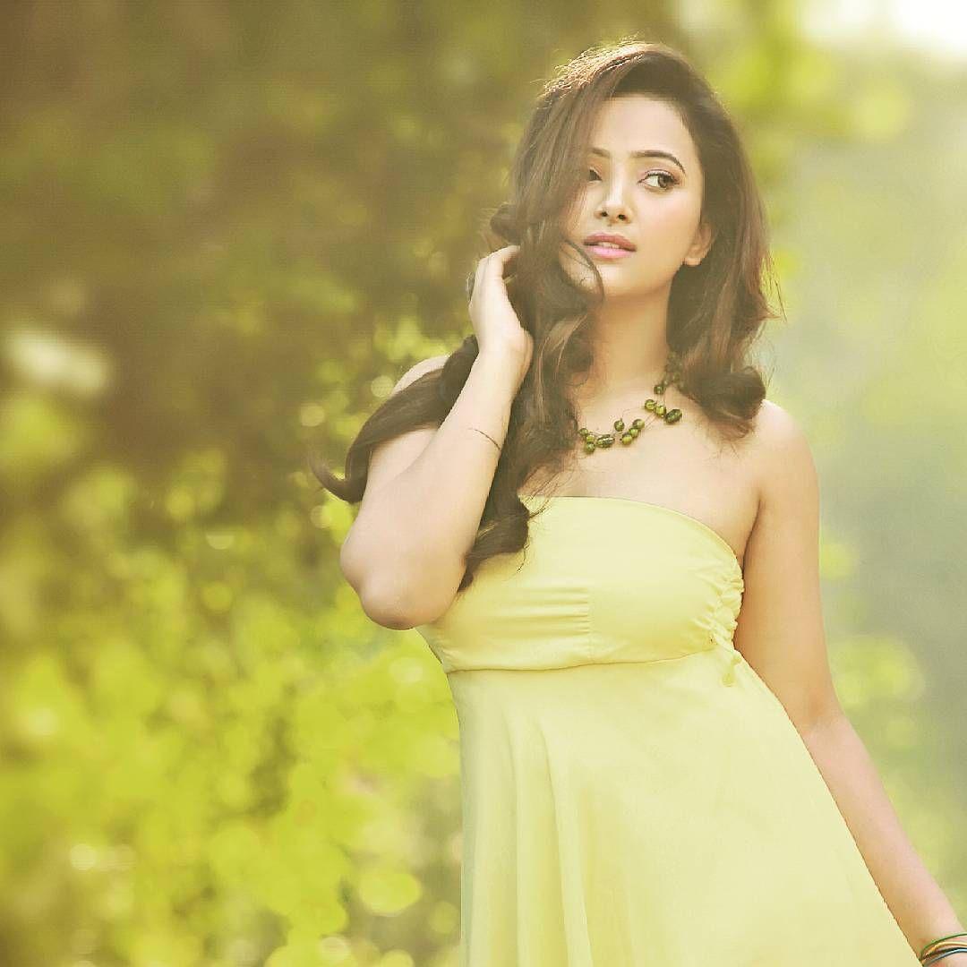 10 Potret Shweta Basu Prasad "Ratu Nandini" yang Memesona