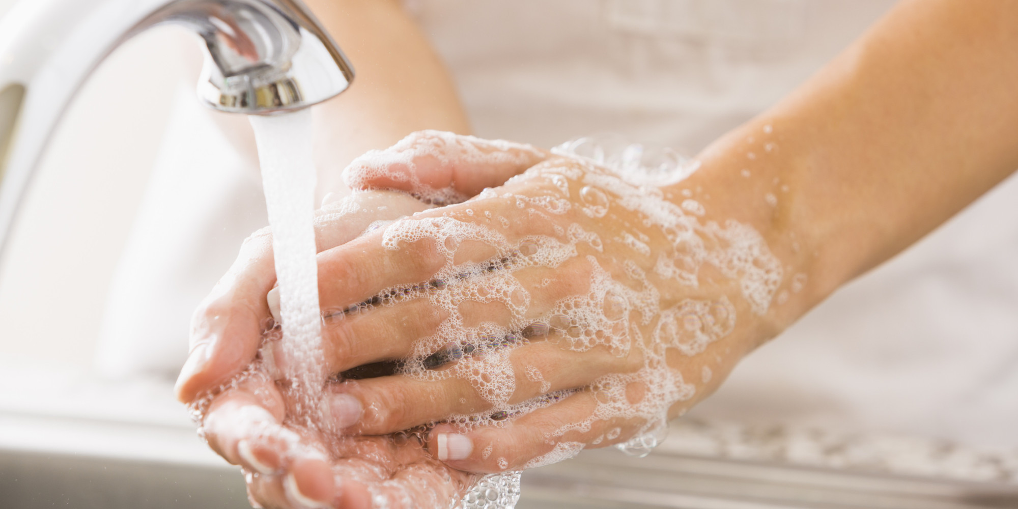 Lebih Efektif Mana, Cuci Tangan Pakai Air Panas atau Dingin?