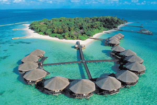 15 Pantai Di Indonesia Yang Gak Kalah Indah Dari Maldives