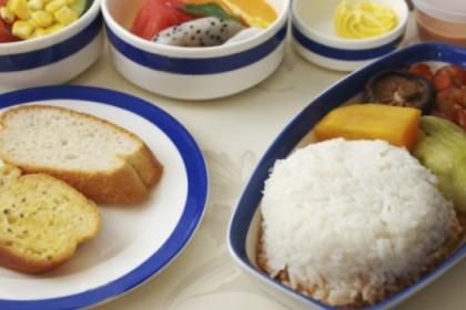 Awas, 7 Makanan Ini Jadi Bahaya jika Dikonsumsi Saat Naik Pesawat!