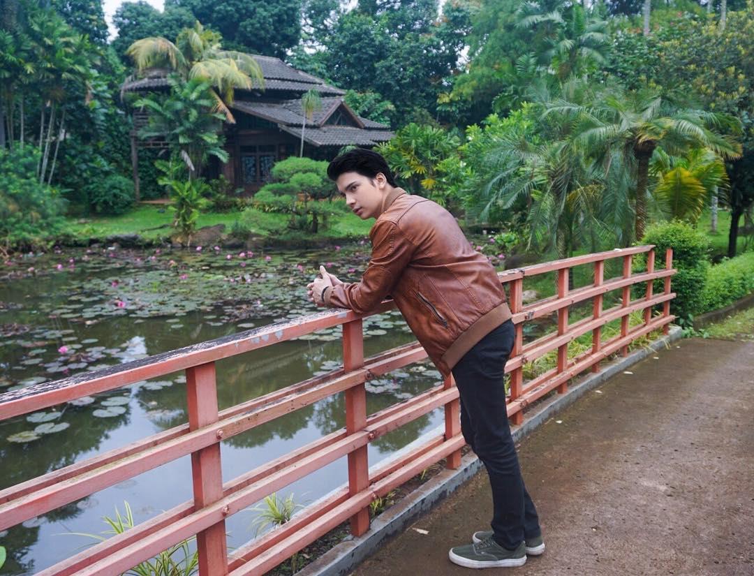 Anak Muda Banget, 10 Style Endy Arfian Ini Wajib Kamu Adopsi