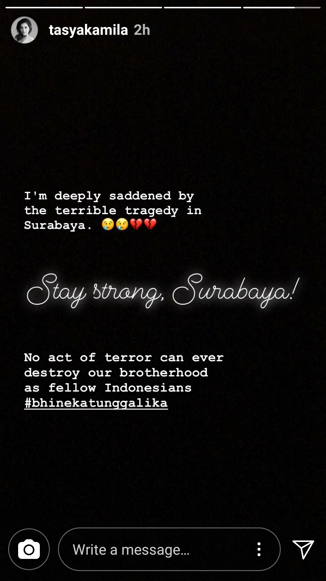 10 Tasya Kamila turut bersedih dengan tragedi bom Surabaya ia yakin teror tak akan bisa mengoyak persatuan bangsa