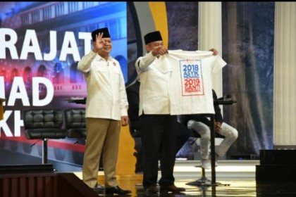 Sudrajat-Syaikhu Pamerkan Kaus 2019 Ganti Presiden, Debat Pilgub Jabar Berakhir Ricuh