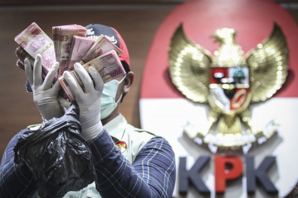 Bupati Bengkulu Selatan Dijanjikan Dapat Uang Proyek Rp 112 juta