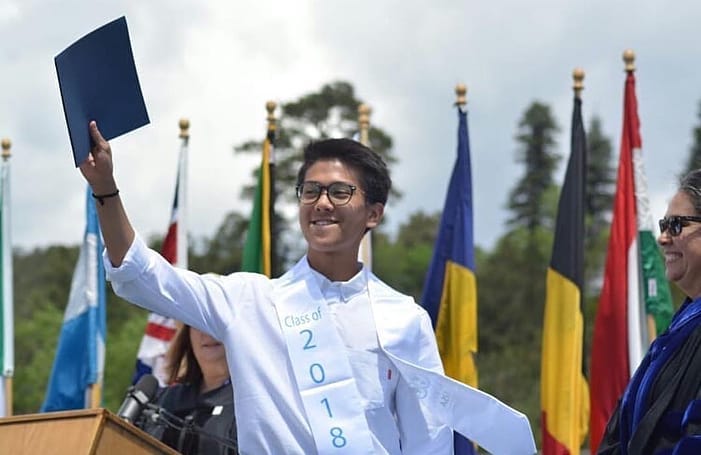 10 Momen Bahagia Sekaligus Haru Kelulusan Iqbaal dari UWC Amerika