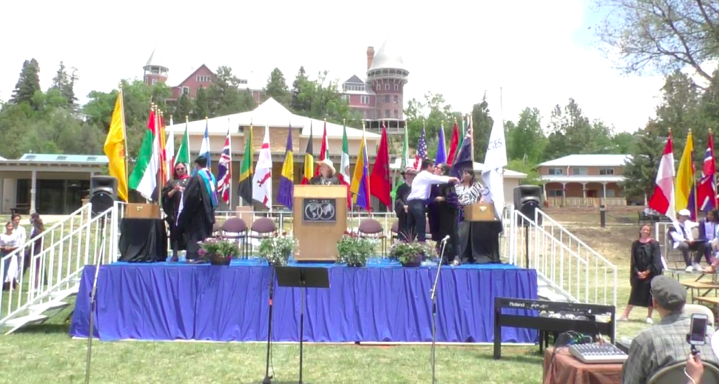 10 Momen Bahagia Sekaligus Haru Kelulusan Iqbaal dari UWC Amerika