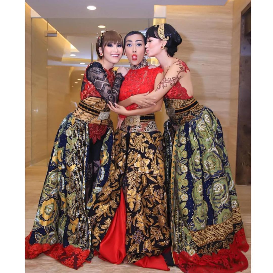 10 Potret Kompak Ayu Ting Ting dan Zaskia Gotik yang Bikin Kangen Jupe