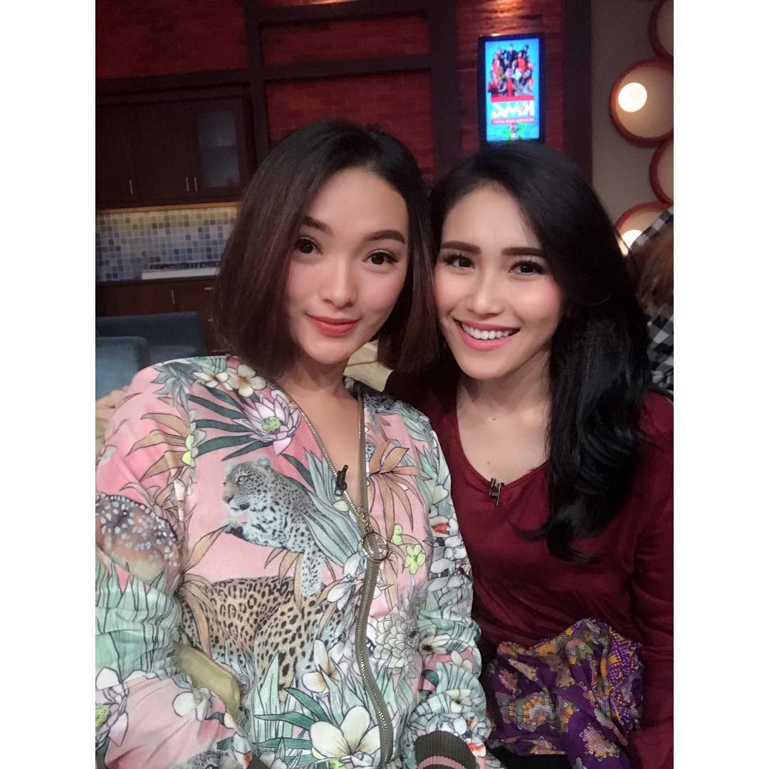 10 Potret Kompak Ayu Ting Ting dan Zaskia Gotik yang Bikin Kangen Jupe