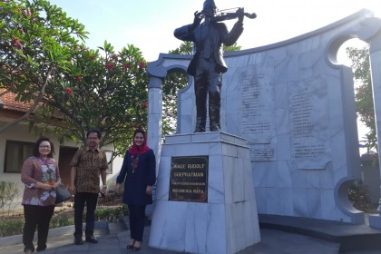 Ziarah ke Makam WR Soepratman, Puti Minta Millennial Tiru Kreatifitasnya