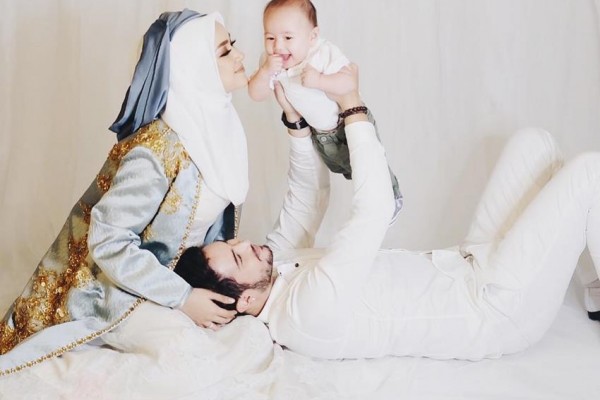 Dua Tahun Menikah, 9 Potret Harmonis Aryani & Donny Michael