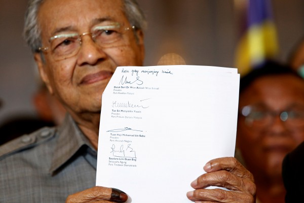 Mahathir Mohamad: Orang Melayu di Malaysia Makin Miskin 