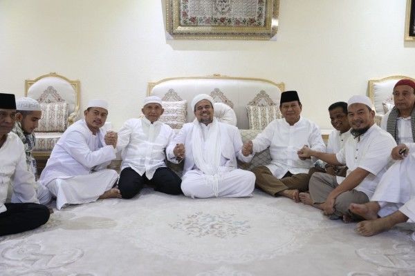 Kuasa Hukum Belum Lihat Surat SP3 Kasus Chat Rizieq Shihab