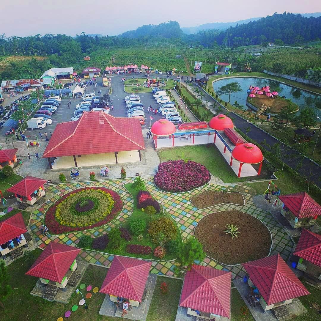 Jangan Sampai Menyesal! 7 Rest Area TERBAIK untuk Keluarga: Liburan Lancar, Perut Kenyang!