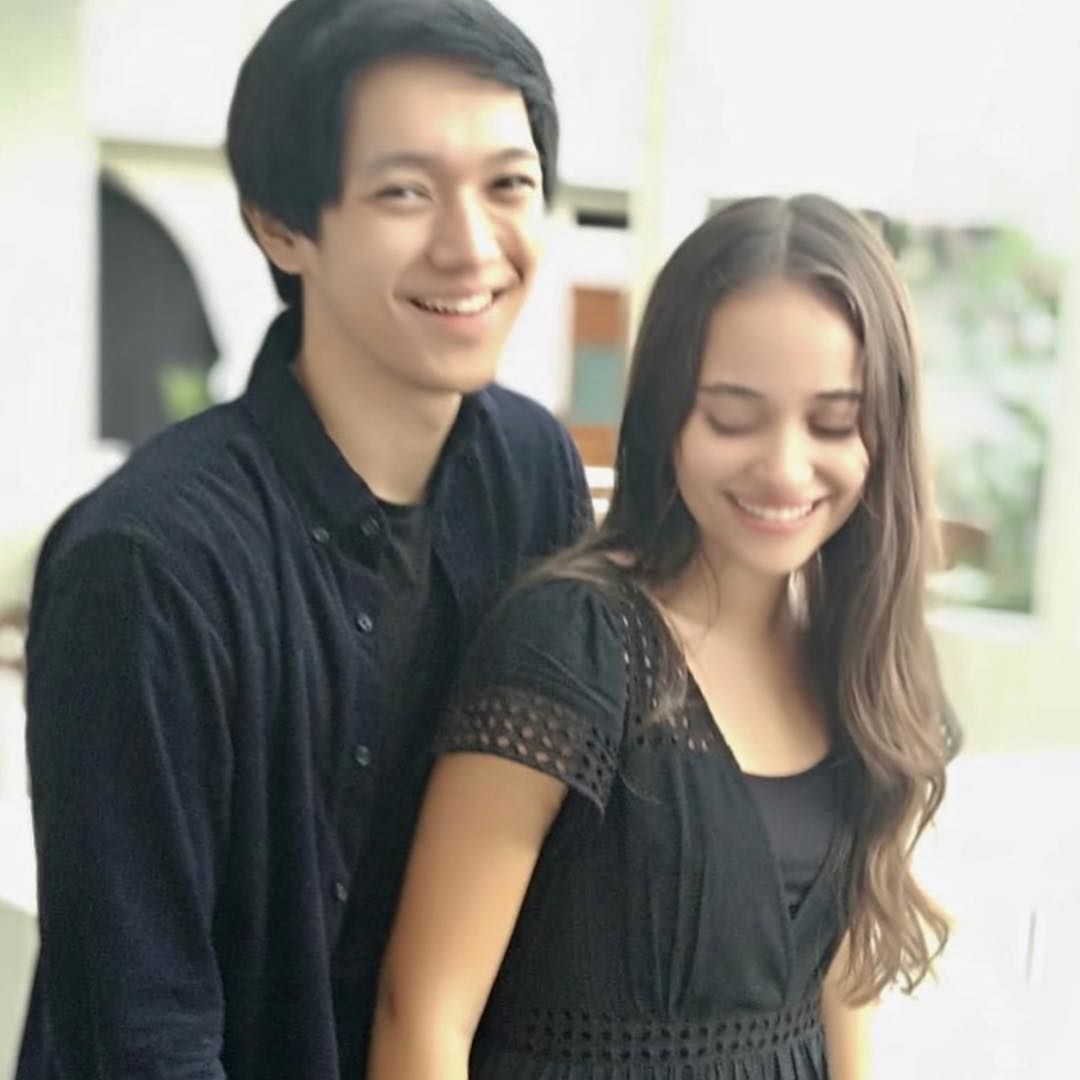 10 Potret Romantis Brandon Salim & Aurora Ribero, Pacaran?