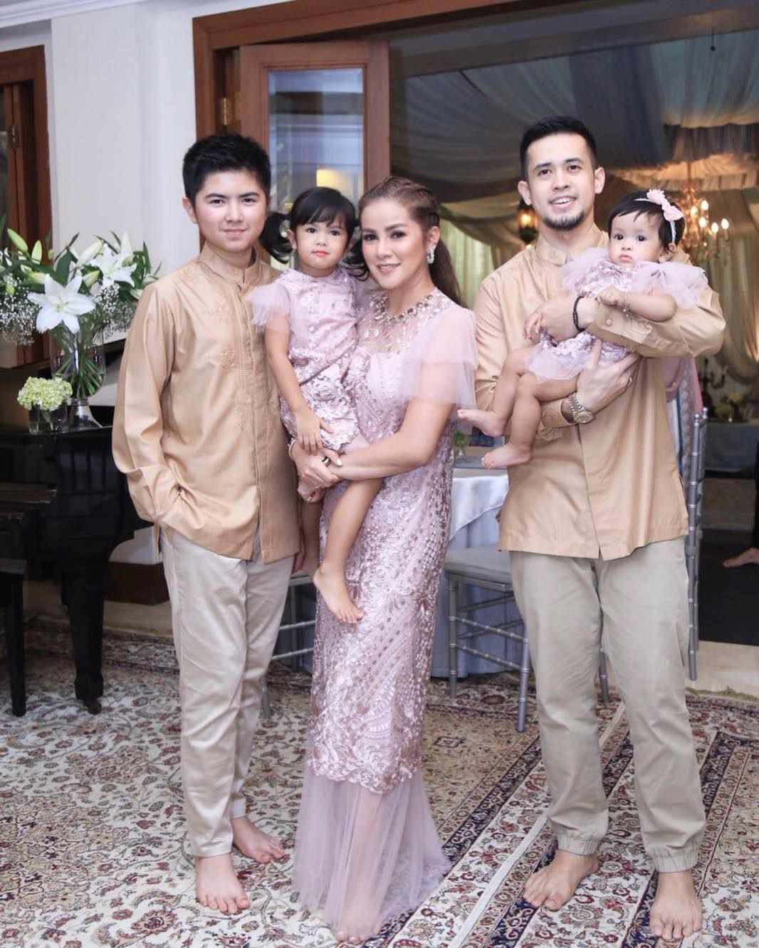  Model Baju Batik Couple Kombinasi Terbaru 36 Terbaru Model Baju Couple Keluarga Kekinian
