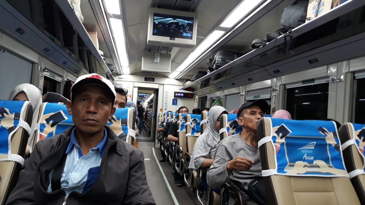 UNIK: Begini Doa Para Porter Kereta untuk Keselamatan Pemudik