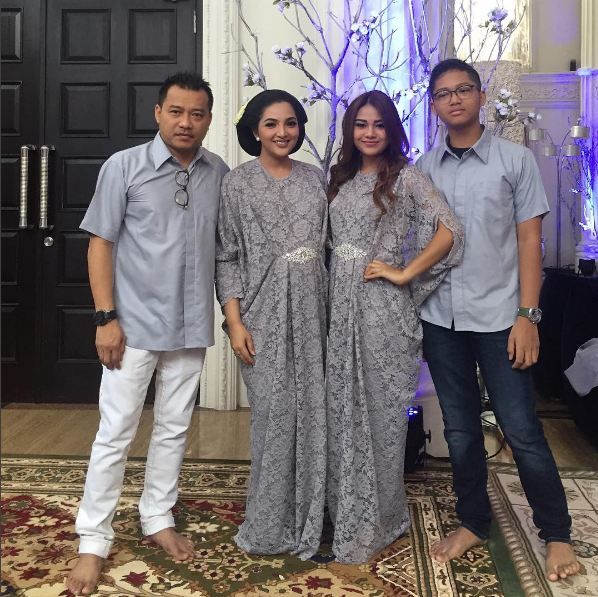 Parade Baju Lebaran Keluarga Dari Ashanty Hingga Ratna Galih Cantik Tempo Co