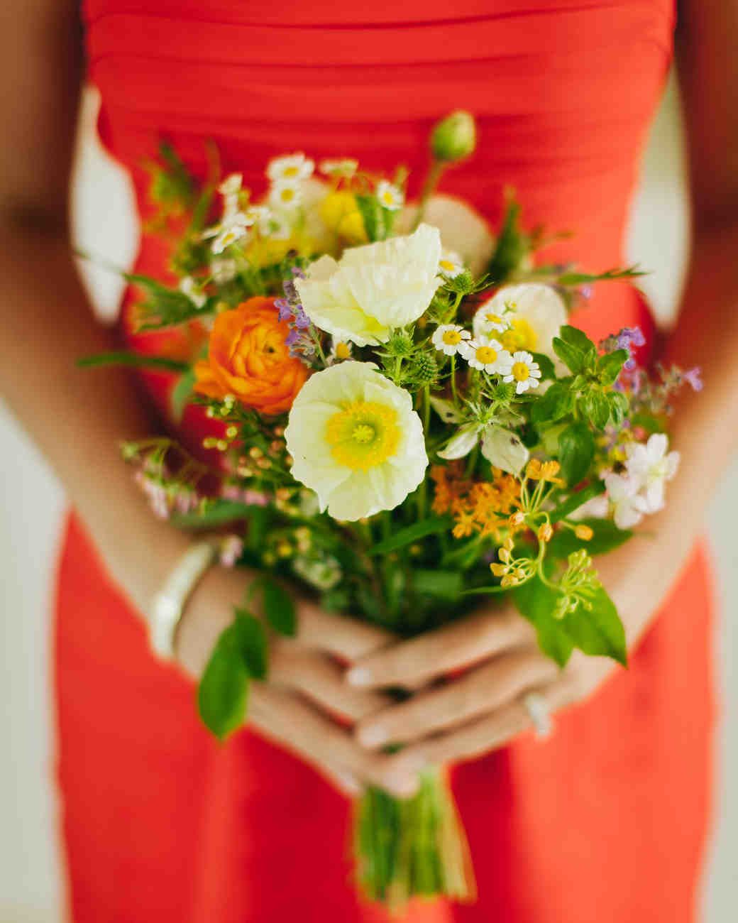 10 Inspirasi Buket Bunga Pernikahan Paling Kreatif & Unik