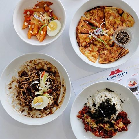6 Tempat Makan Tteokbokki Paling Enak di Surabaya, Gak Bakal Nyesel!