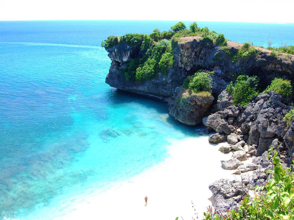  Pantai Di Bali Yang Letaknya Tersembunyi Di Balik Tebing  