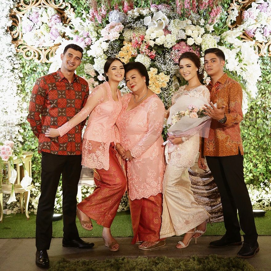 10 Penampilan Manis Citra Kirana Di Rangkaian Acara Pernikahan Kakak