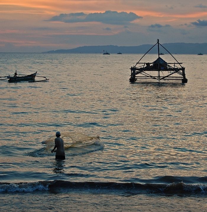 7 Foto Pantai Pelabuhan Ratu Sukabumi yang Eksotis, Pernah ke Sini?