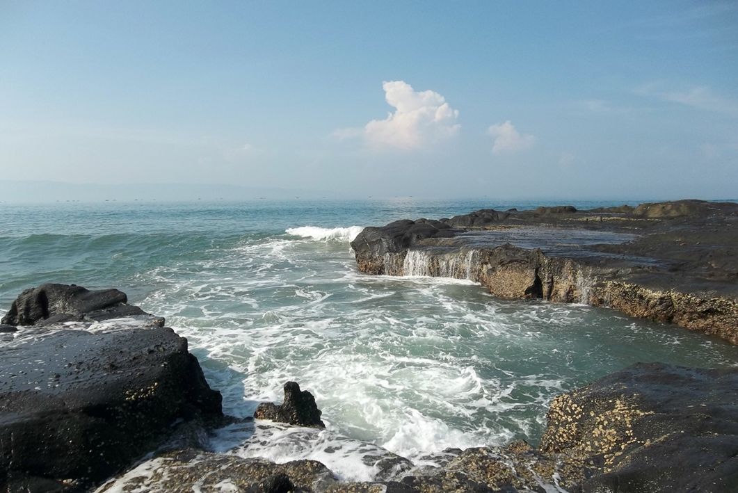 7 Foto Pantai Pelabuhan Ratu Sukabumi yang Eksotis, Pernah ke Sini?