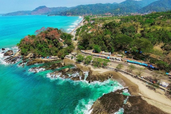 7 Foto Pantai Pelabuhan Ratu Sukabumi yang Eksotis