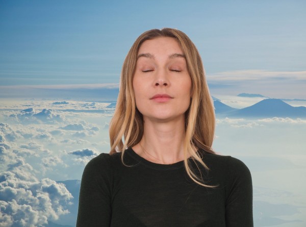 7 Gaya Yoga Wajah yang Mudah dan Ampuh Banget Kurangi Lemak di Pipi