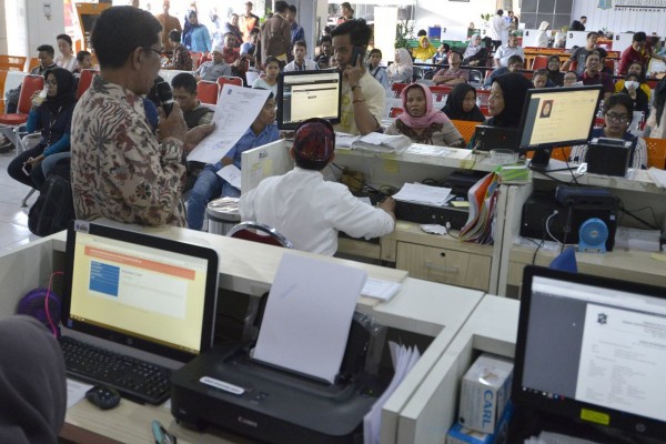 Sidak e-KTP Hari Ketiga, Risma Pastikan One Day Service Berjalan