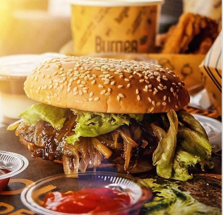 Nongkrong Makan Burger? 8 Tempat di Surabaya Ini Recommended Banget