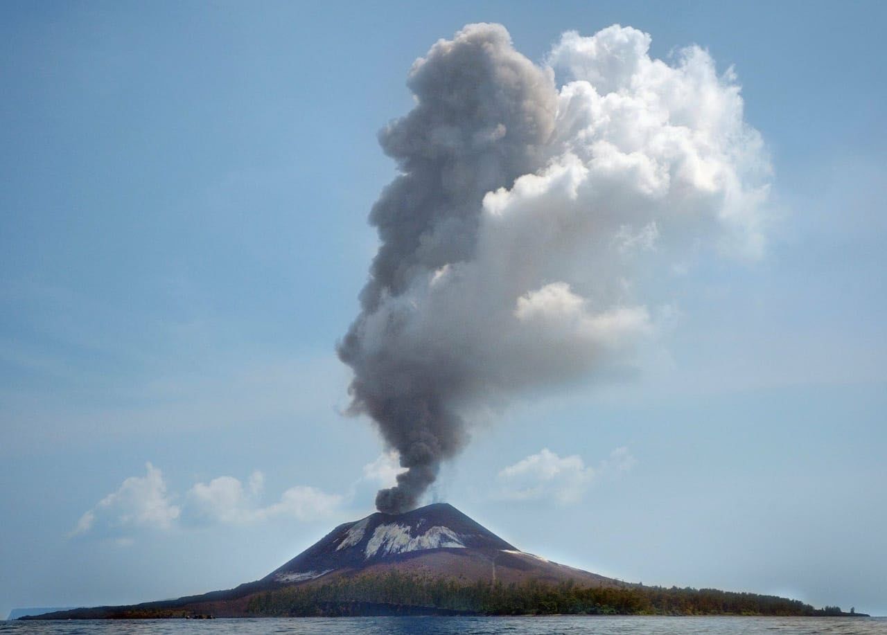 Gunung Anak Krakatau Meletus 56 Kali BNPB Tidak Membahayakan