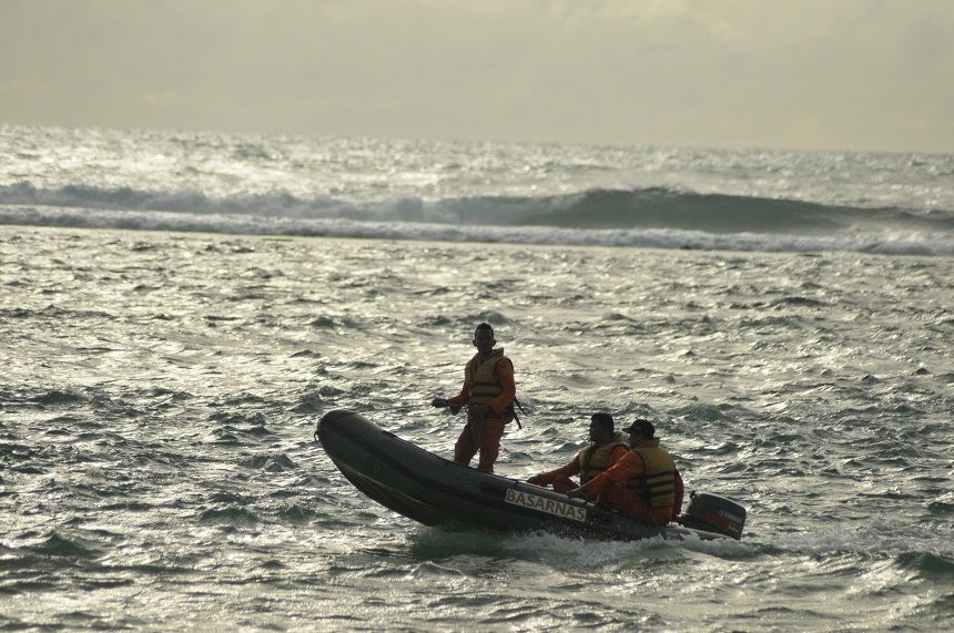 BMKG Peringatkan Ombak Laut hingga 6 Meter di Perairan Selatan Jawa   