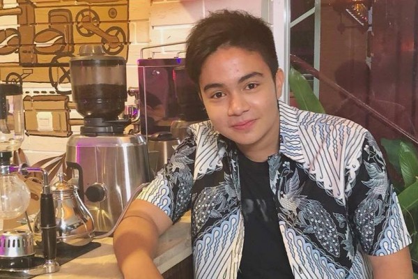 10 Style ala Umay Shahab, Simpel dan Kekinian Banget
