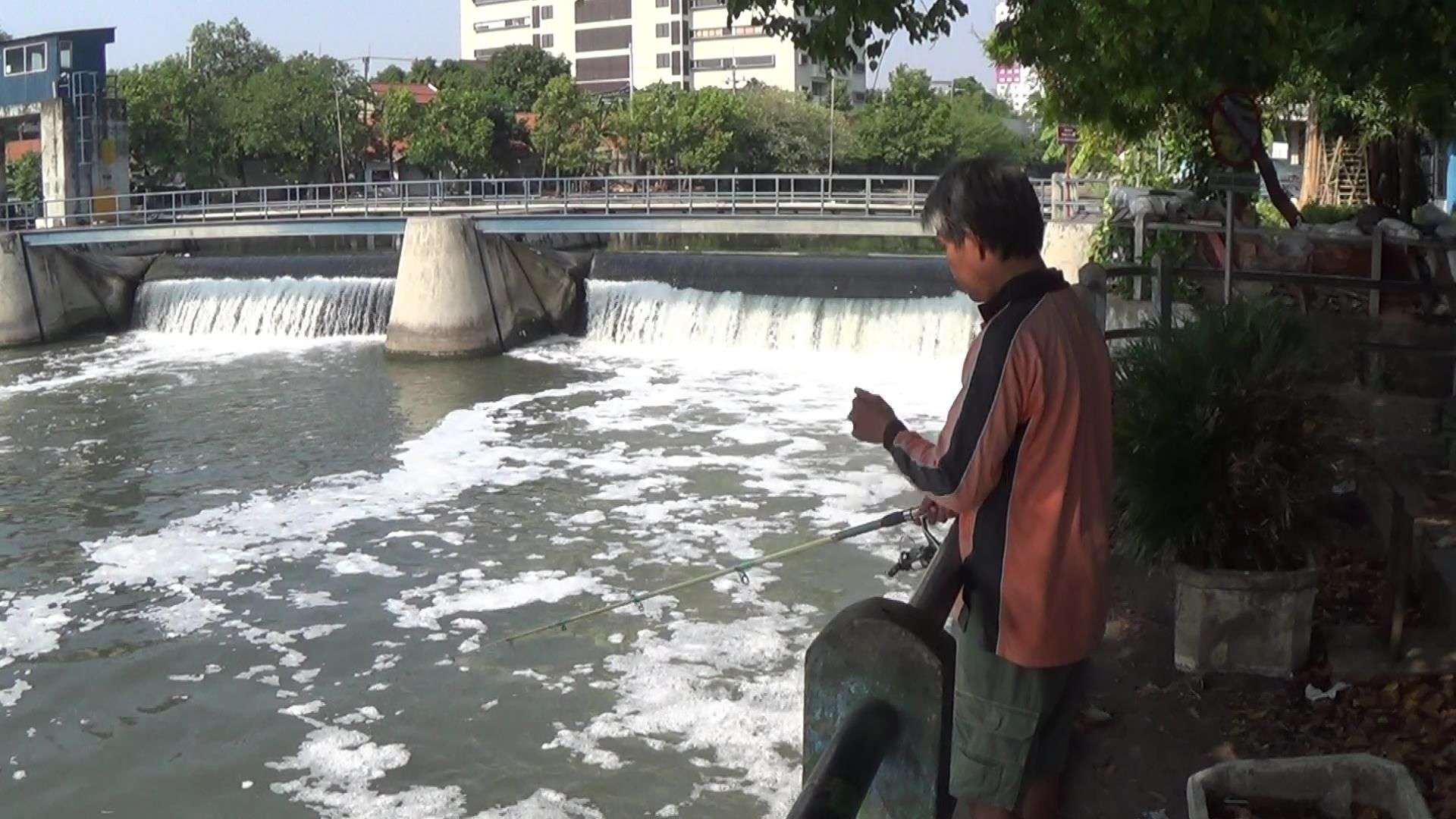 Sungai Surabaya Berbuih, DLH : Itu Limbah Dari Masyarakat