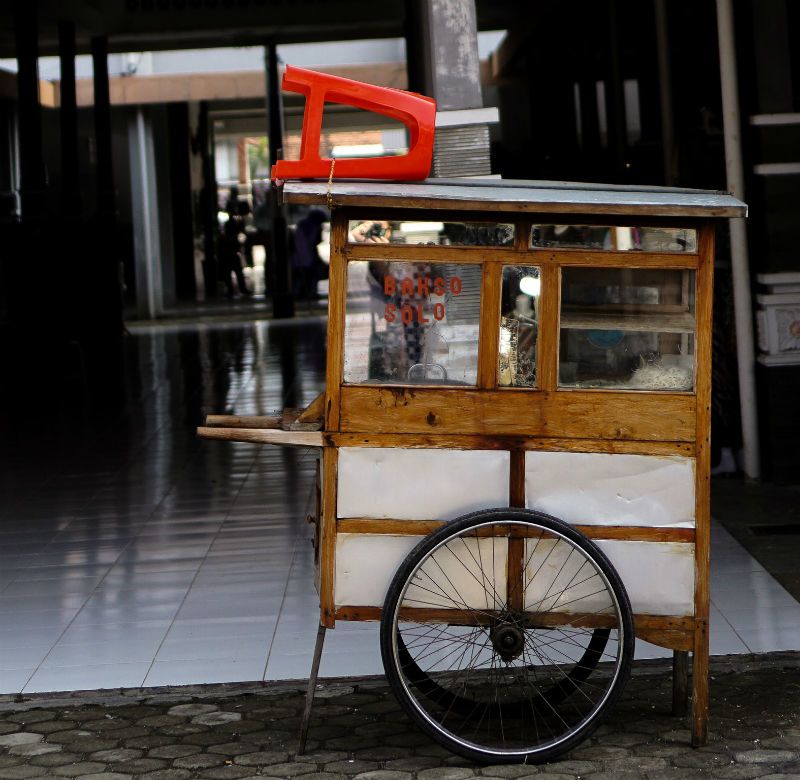 9 Hal Aneh di Warung Makan yang Bikin Curiga Pemiliknya Pakai Pelaris