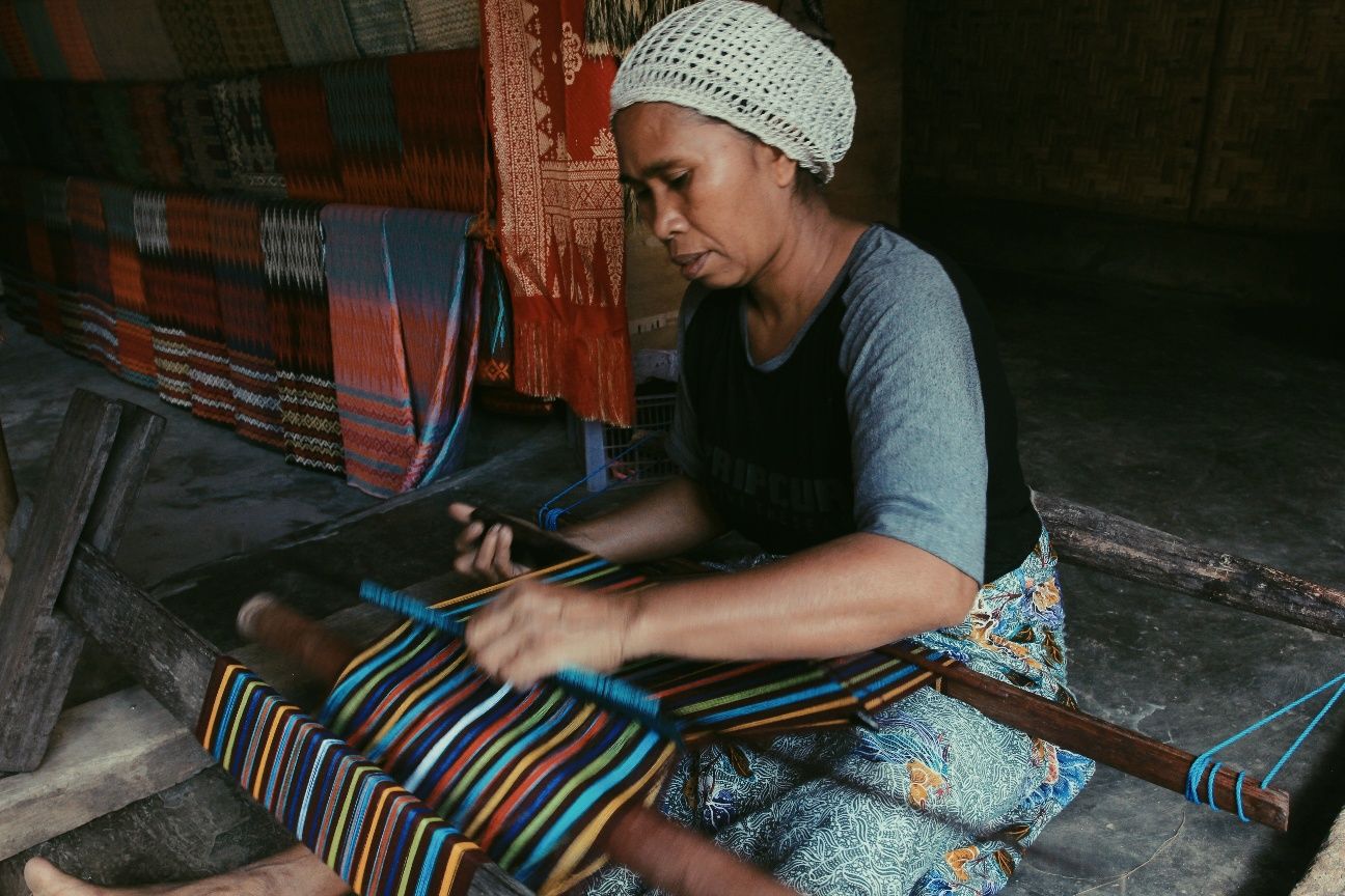 10 Potret Kehidupan Suku Sasak di Desa Sade Lombok, Indonesia Banget!