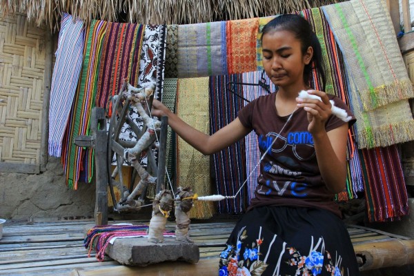 10 Potret Kehidupan Suku Sasak di Desa Sade Lombok, Indonesia Banget!