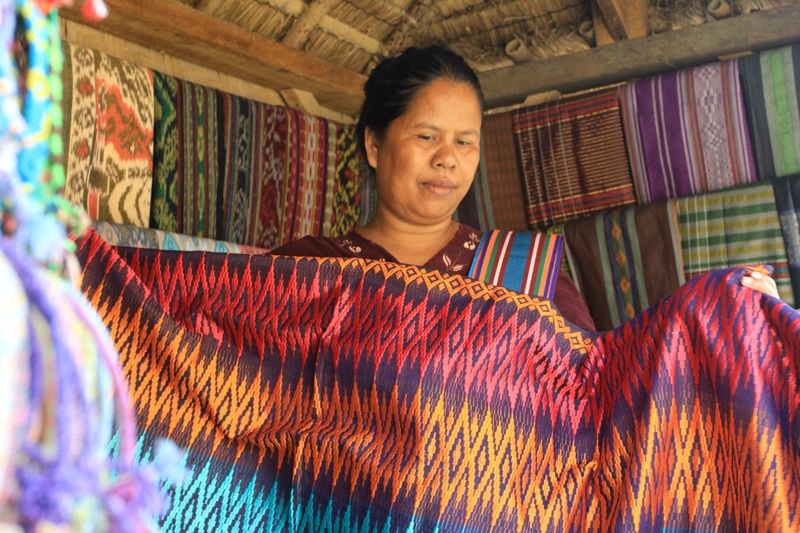 10 Potret Kehidupan Suku Sasak di Desa Sade Lombok, Indonesia Banget!