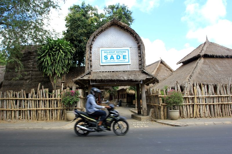 10 Potret Kehidupan Suku Sasak di Desa Sade Lombok, Indonesia Banget!