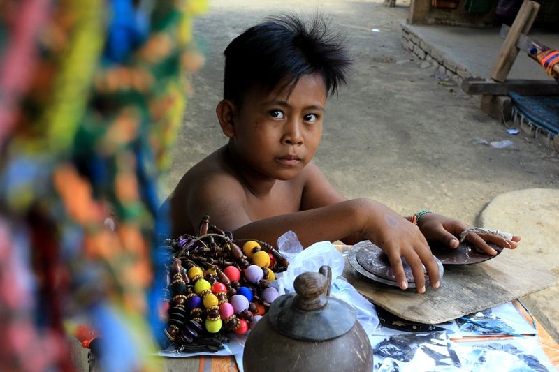 10 Potret Kehidupan Suku Sasak di Desa Sade Lombok, Indonesia Banget!